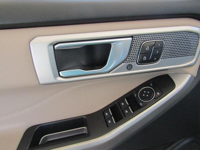Photo of 2023 Silver Metallic Ford Explorer