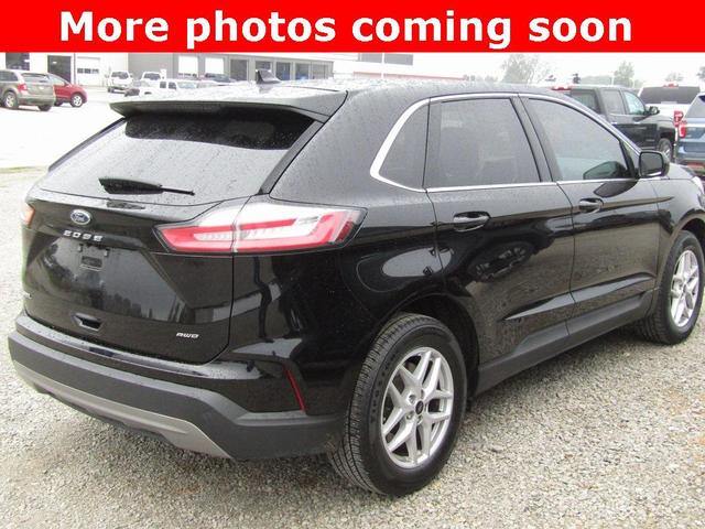 Photo of 2024 Black Metallic Ford Edge