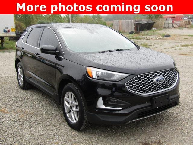 Photo of 2024 Black Metallic Ford Edge