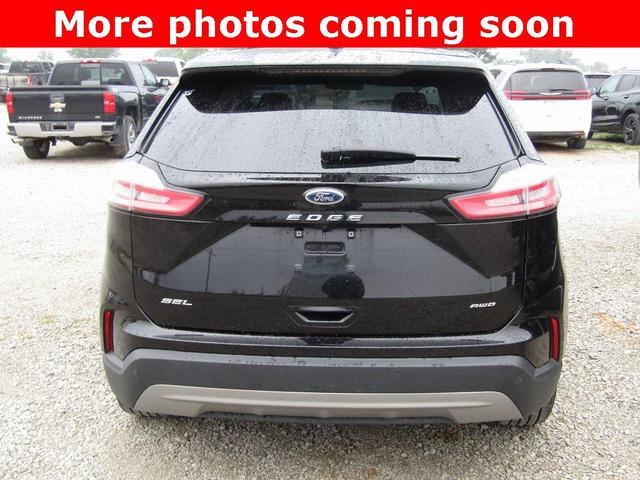 Photo of 2024 Black Metallic Ford Edge