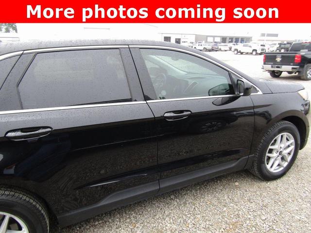 Photo of 2024 Black Metallic Ford Edge