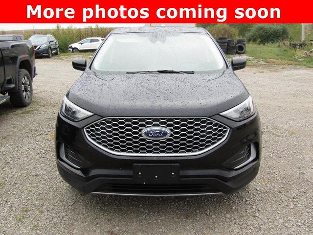 Photo of 2024 Black Metallic Ford Edge