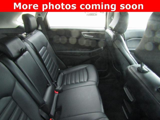 Photo of 2024 Black Metallic Ford Edge
