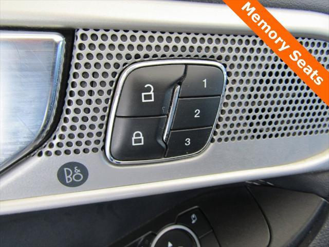Photo of 2020 Magnetic Metallic Ford Explorer