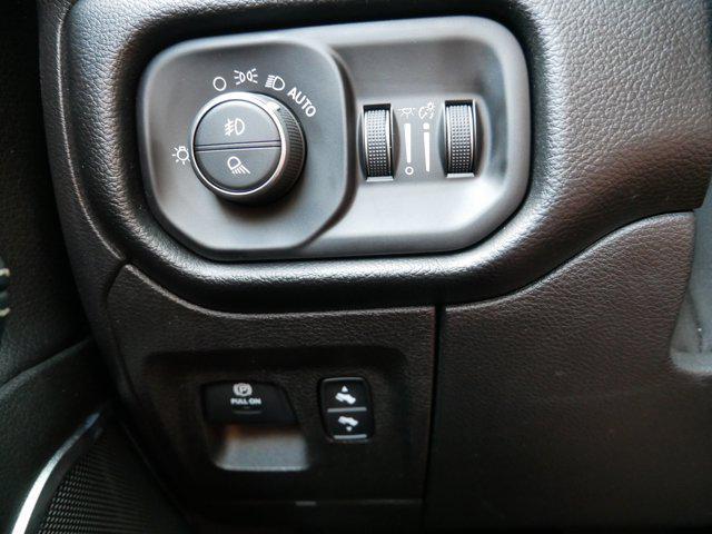 Photo of 2019 Diamond Black Crystal Pearlcoat RAM 1500
