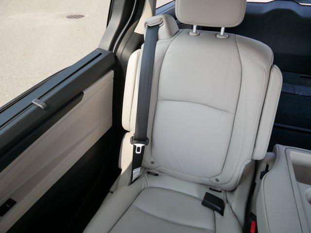 Photo of 2025 Platinum White Pearl Honda Odyssey