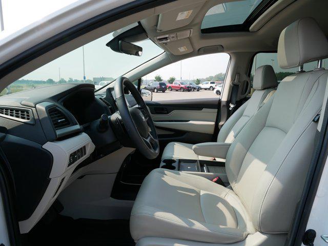 Photo of 2025 Platinum White Pearl Honda Odyssey