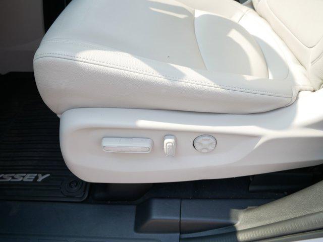 Photo of 2025 Platinum White Pearl Honda Odyssey