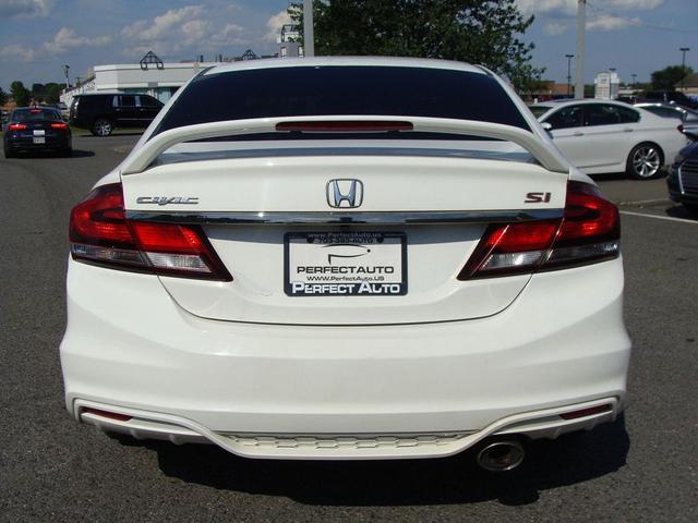 Photo of 2015 White Honda Civic