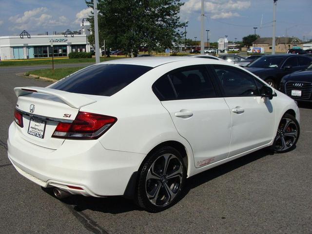 Photo of 2015 White Honda Civic