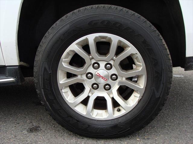 Photo of 2017 Summit White GMC Yukon XL