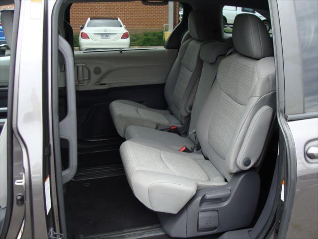 Photo of 2021 Gray Toyota Sienna
