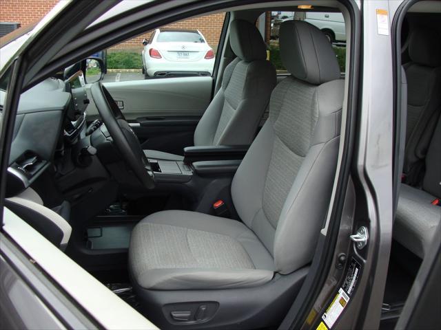 Photo of 2021 Gray Toyota Sienna