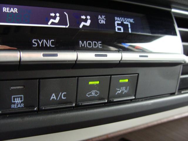 Photo of 2021 Gray Toyota Sienna