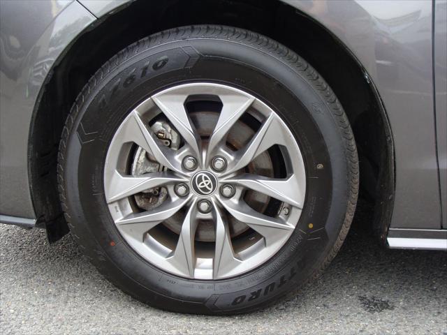 Photo of 2021 Gray Toyota Sienna