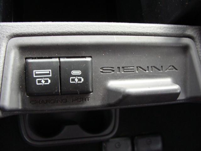 Photo of 2021 Gray Toyota Sienna