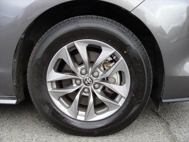 Photo of 2021 Gray Toyota Sienna