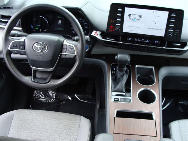 Photo of 2021 Gray Toyota Sienna