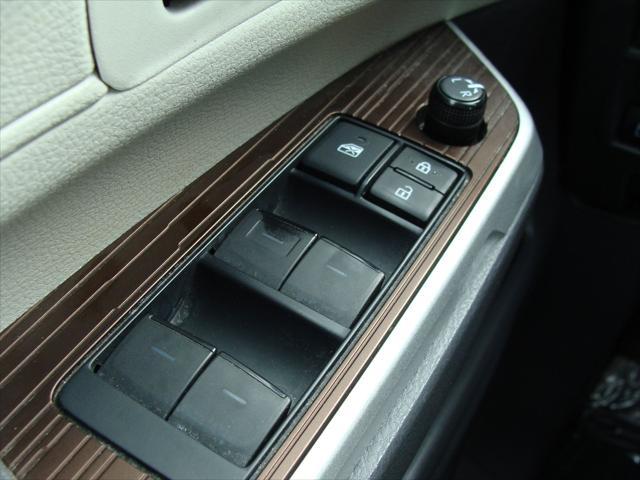 Photo of 2021 Gray Toyota Sienna