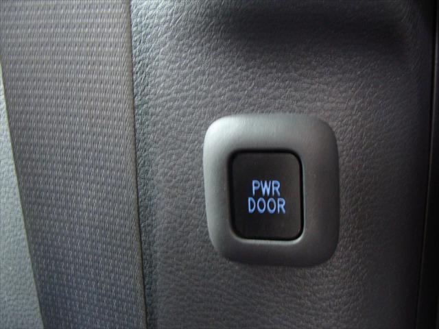 Photo of 2021 Gray Toyota Sienna