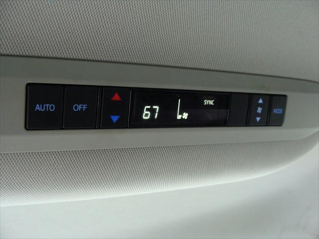 Photo of 2021 Gray Toyota Sienna