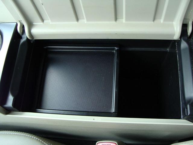 Photo of 2012 White Toyota Prius v