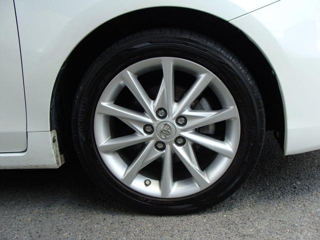 Photo of 2012 White Toyota Prius v