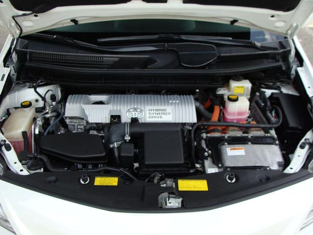 Photo of 2012 White Toyota Prius v