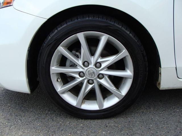 Photo of 2012 White Toyota Prius v