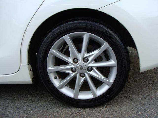 Photo of 2012 White Toyota Prius v