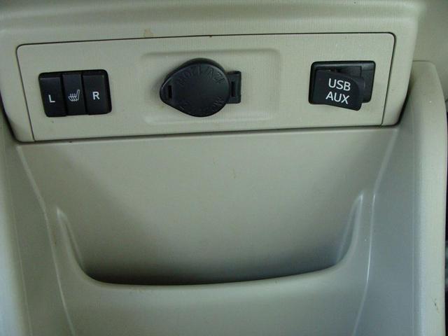 Photo of 2012 White Toyota Prius v