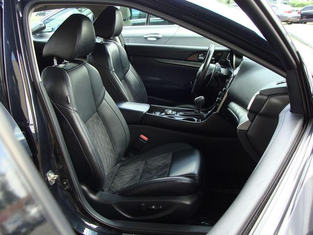 Photo of 2020 Super Black Nissan Maxima