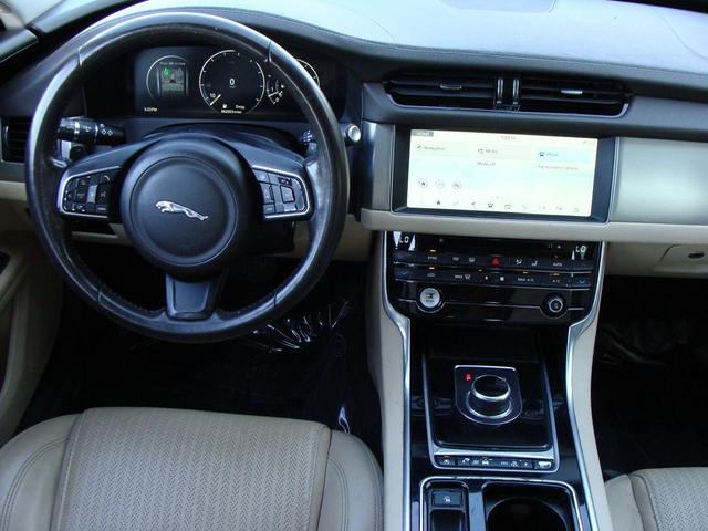 Photo of 2017 White Jaguar XF