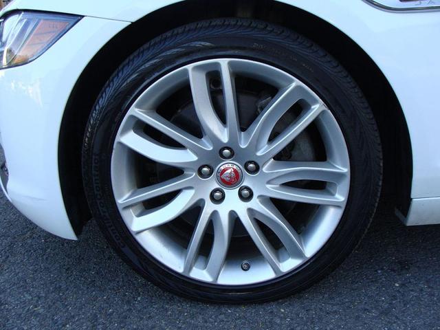 Photo of 2017 White Jaguar XF