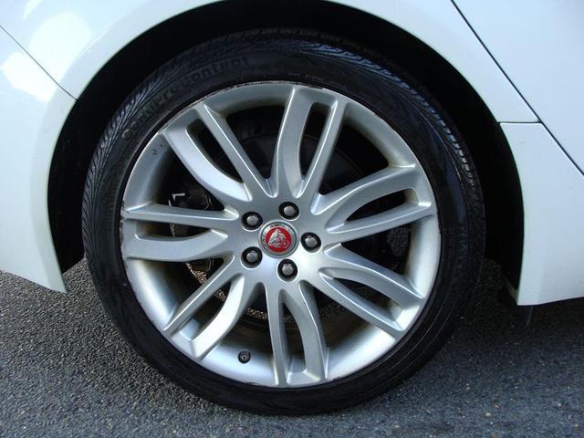 Photo of 2017 White Jaguar XF