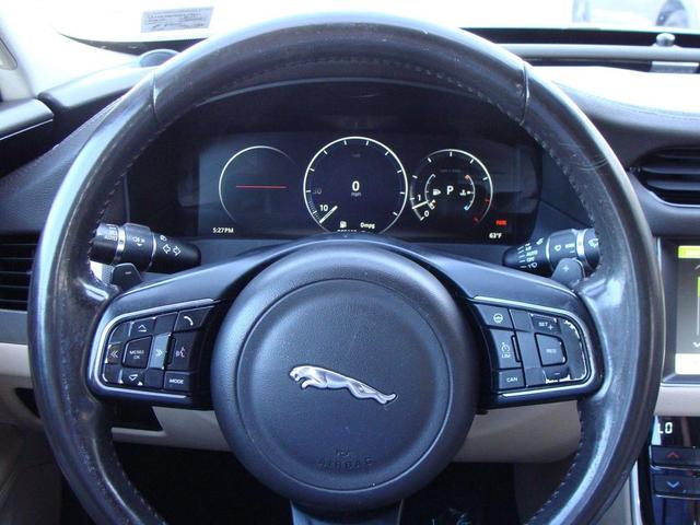 Photo of 2017 White Jaguar XF