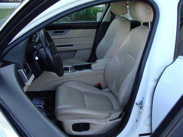 Photo of 2017 White Jaguar XF