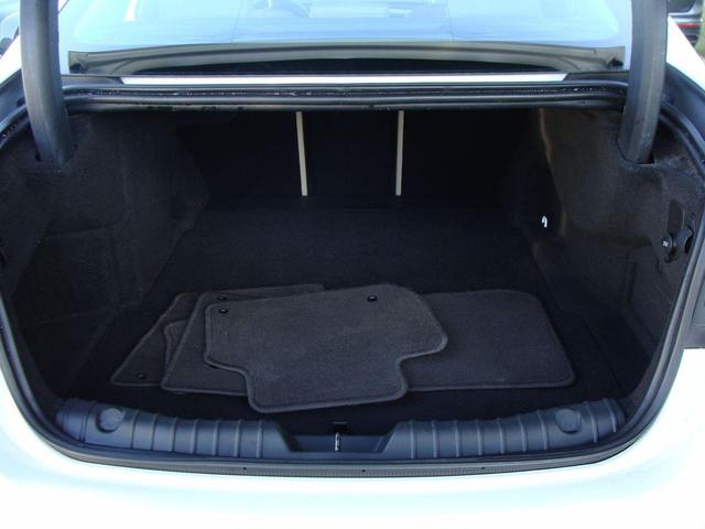 Photo of 2017 White Jaguar XF
