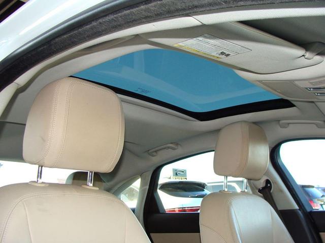 Photo of 2017 White Jaguar XF