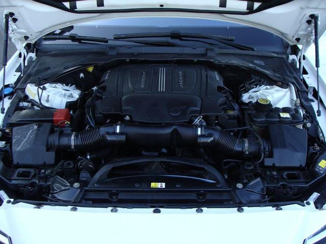 Photo of 2017 White Jaguar XF