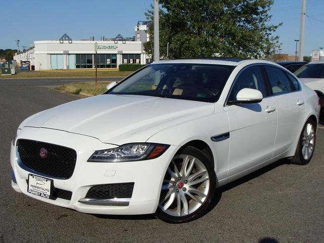 Photo of 2017 White Jaguar XF