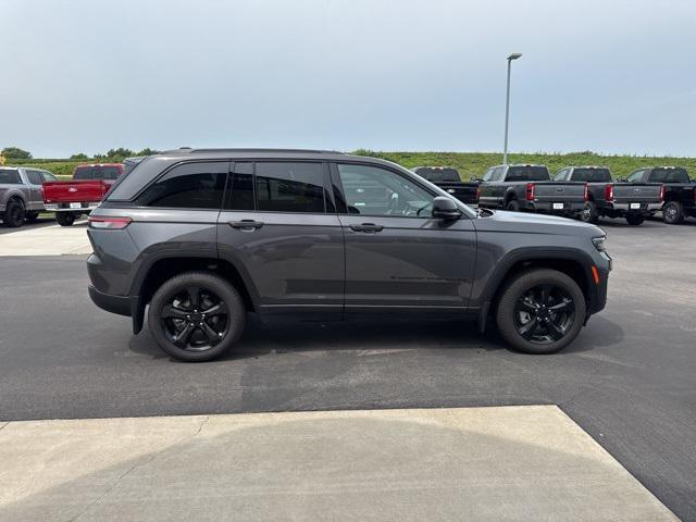 Photo of 2025 Baltic Gray Metallic Clearcoat Jeep Grand Cherokee