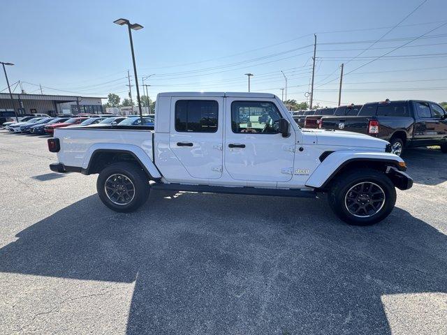 Photo of 2023 Bright White Clearcoat Jeep Gladiator