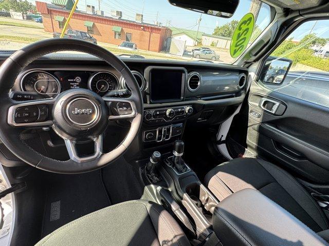 Photo of 2023 Bright White Clearcoat Jeep Gladiator