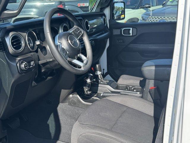 Photo of 2023 Bright White Clearcoat Jeep Gladiator