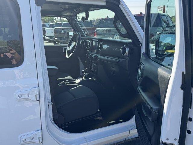 Photo of 2023 Bright White Clearcoat Jeep Gladiator