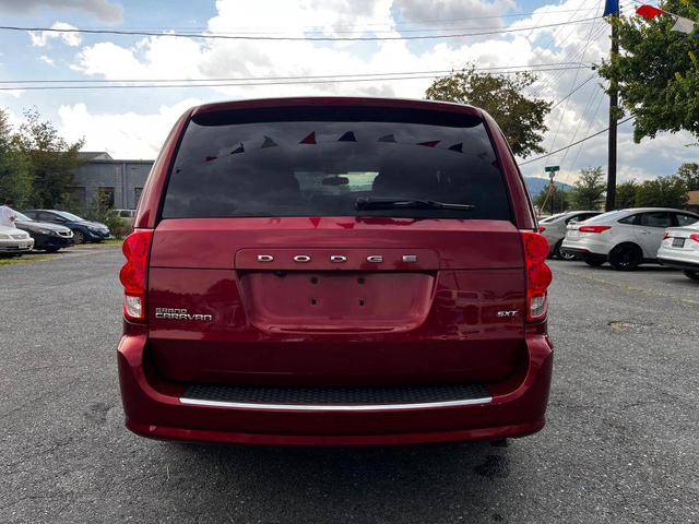 Photo of 2016 Burgundy Dodge Grand Caravan