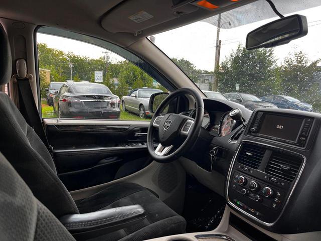 Photo of 2016 Burgundy Dodge Grand Caravan