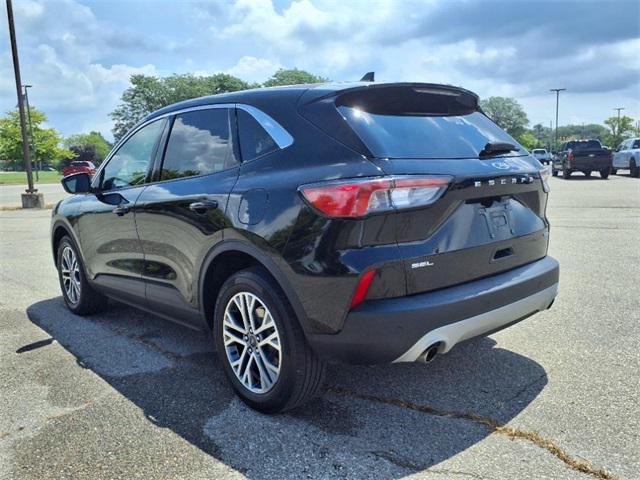 Photo of 2022 Agate Black Metallic Ford Escape