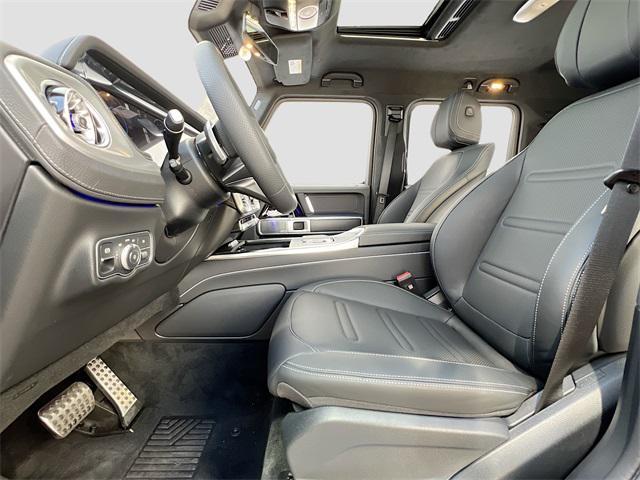 Photo of 2025 MANUFAKTUR Cardinal Red Metallic Mercedes-Benz G-Class